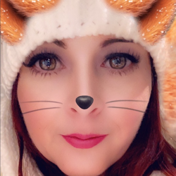 Meet your Posher, Erica - Picture 1 of 4